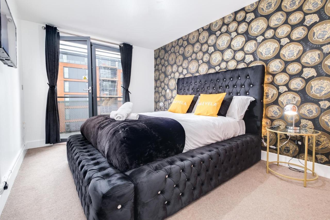 Maevela Apartments - Arcadian Versace Themed Apt ☆ Huge Balcony / Free Parking → Free Netflix -2 Min Walk From Birmingham Hippodrome Theatre, Arcadian, China Town, Sidewalk Club, Gay Village, 5 Mins From New Street Train Station - Birmingham Grand Ce מראה חיצוני תמונה