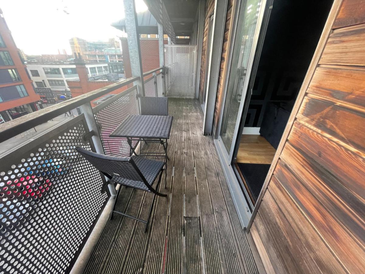 Maevela Apartments - Arcadian Versace Themed Apt ☆ Huge Balcony / Free Parking → Free Netflix -2 Min Walk From Birmingham Hippodrome Theatre, Arcadian, China Town, Sidewalk Club, Gay Village, 5 Mins From New Street Train Station - Birmingham Grand Ce מראה חיצוני תמונה