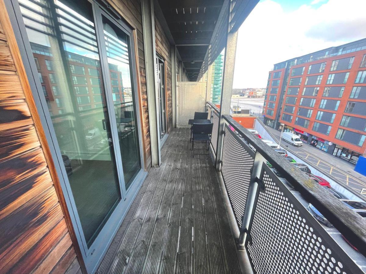 Maevela Apartments - Arcadian Versace Themed Apt ☆ Huge Balcony / Free Parking → Free Netflix -2 Min Walk From Birmingham Hippodrome Theatre, Arcadian, China Town, Sidewalk Club, Gay Village, 5 Mins From New Street Train Station - Birmingham Grand Ce מראה חיצוני תמונה