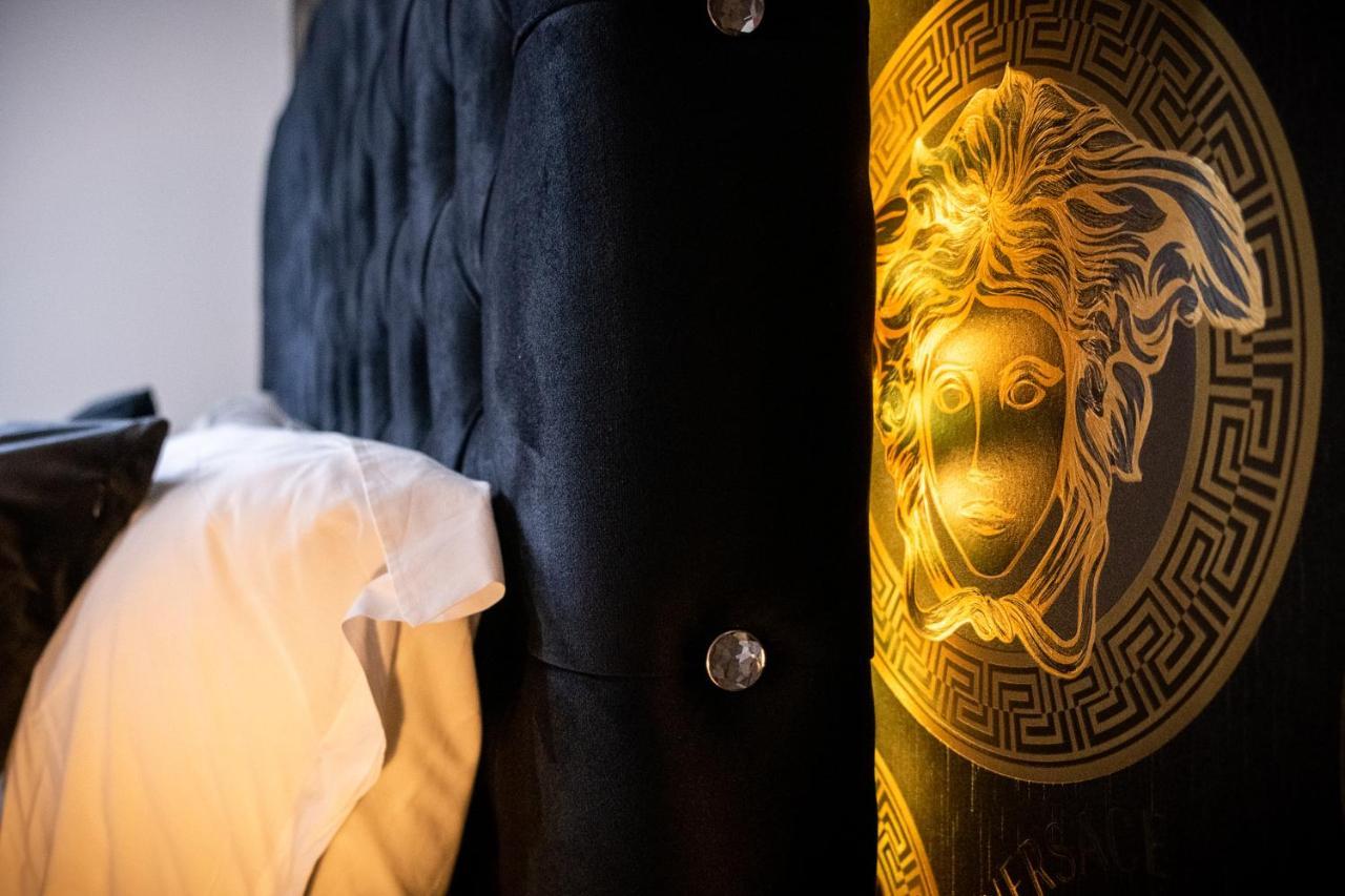 Maevela Apartments - Arcadian Versace Themed Apt ☆ Huge Balcony / Free Parking → Free Netflix -2 Min Walk From Birmingham Hippodrome Theatre, Arcadian, China Town, Sidewalk Club, Gay Village, 5 Mins From New Street Train Station - Birmingham Grand Ce מראה חיצוני תמונה